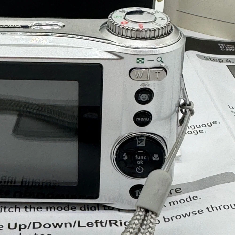 GE A730 Digital Camera Silver 7.0MP 3x Optical Zoom Point and Shoot with Box